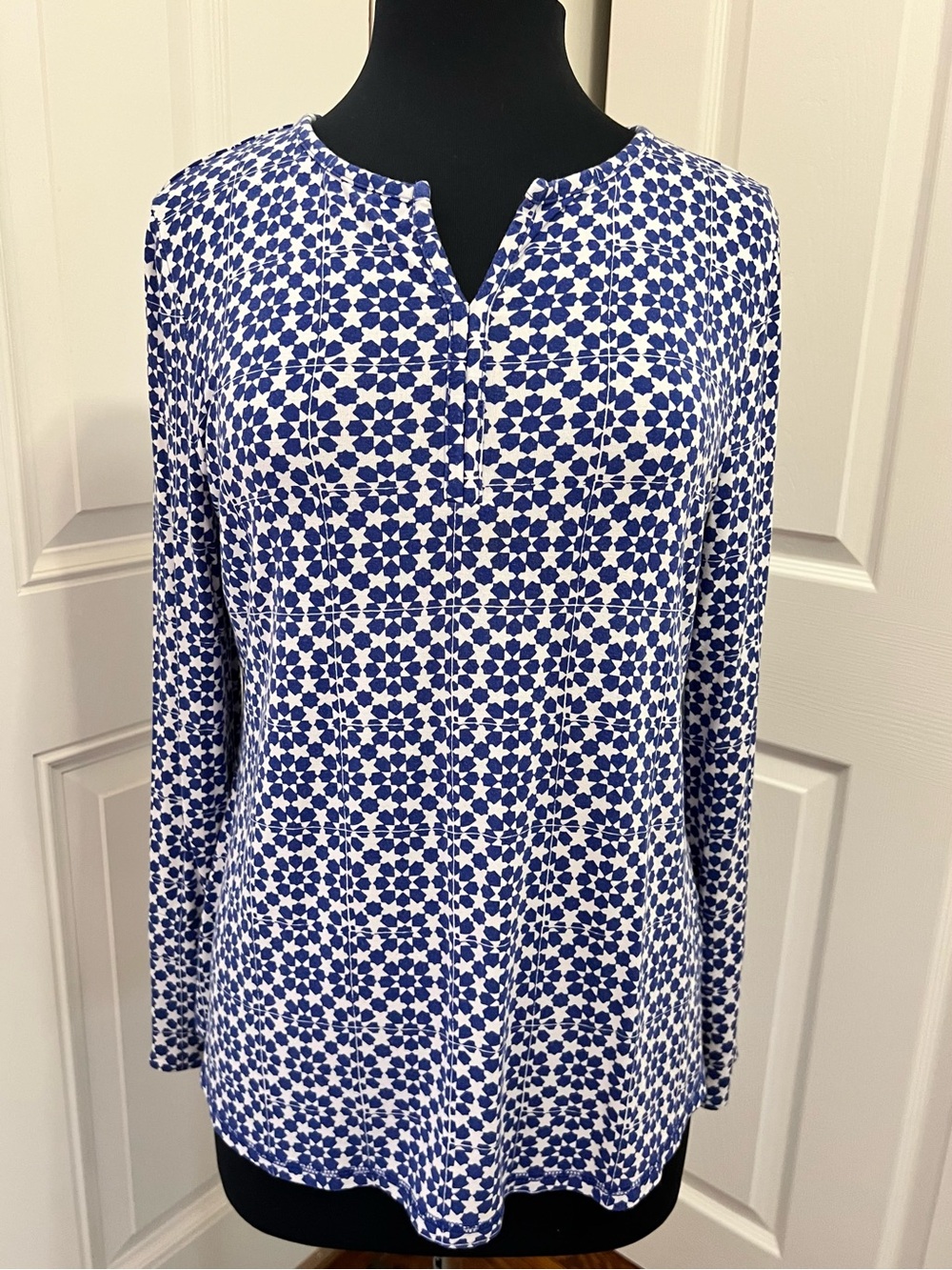 T by Talbots Blue and White Geometric Long-Sleeve Top UPF50+ Protection